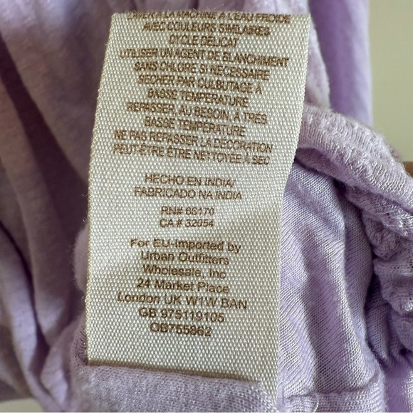 Free People Begonia Embroidered Smocked linen blend Blouse size Medium - Picture 9 of 9